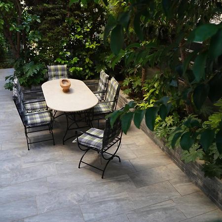Garden Apartment Next To The Mall -Private Parking アテネ エクステリア 写真