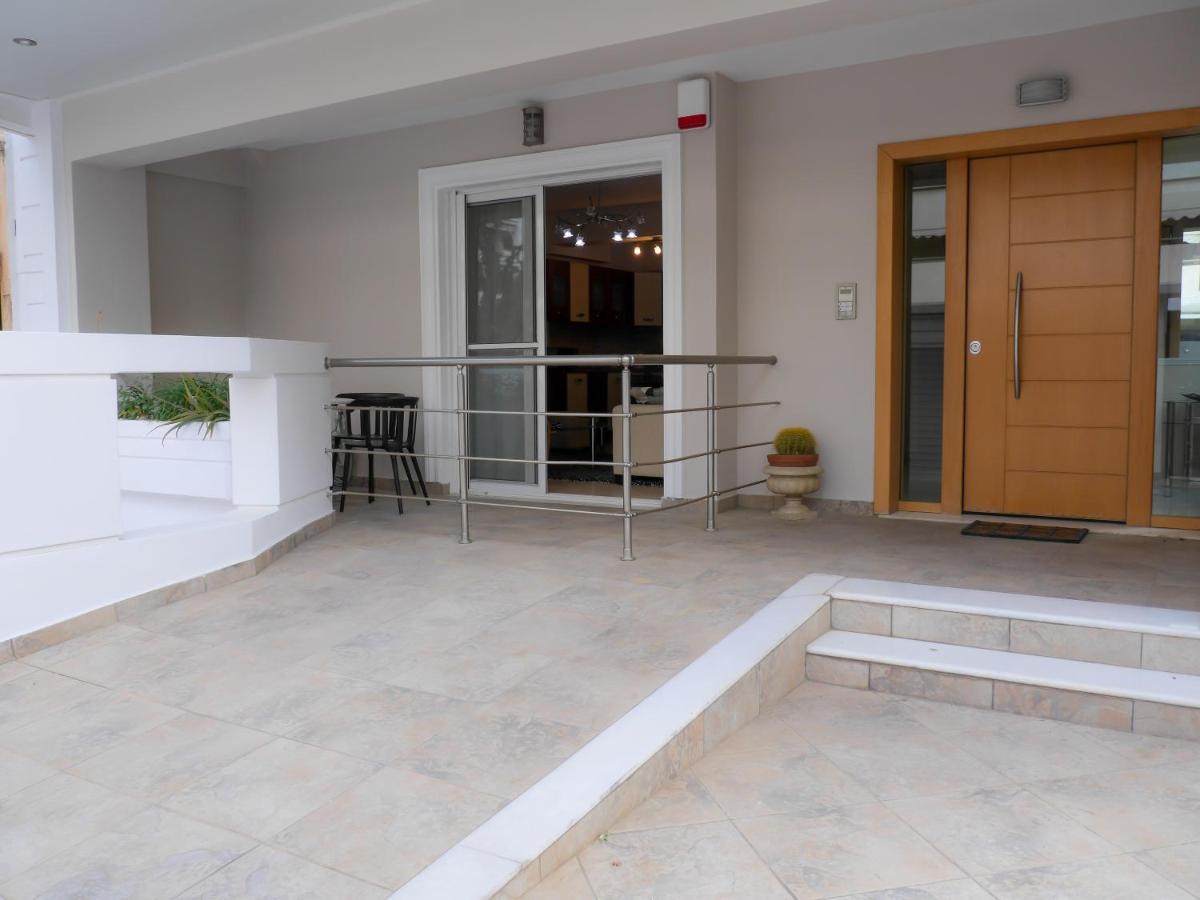 Garden Apartment Next To The Mall -Private Parking アテネ エクステリア 写真