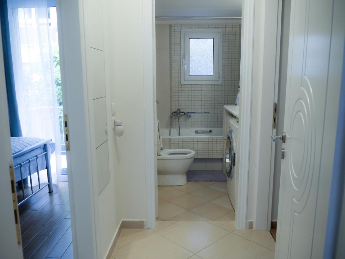 Garden Apartment Next To The Mall -Private Parking アテネ エクステリア 写真