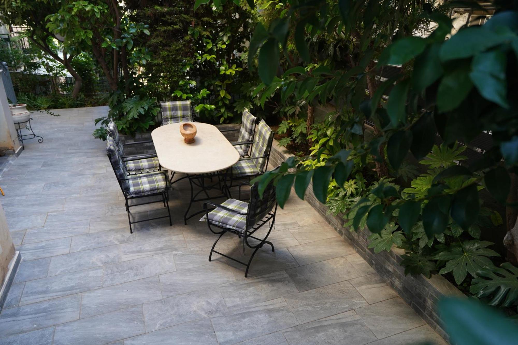 Garden Apartment Next To The Mall -Private Parking アテネ エクステリア 写真