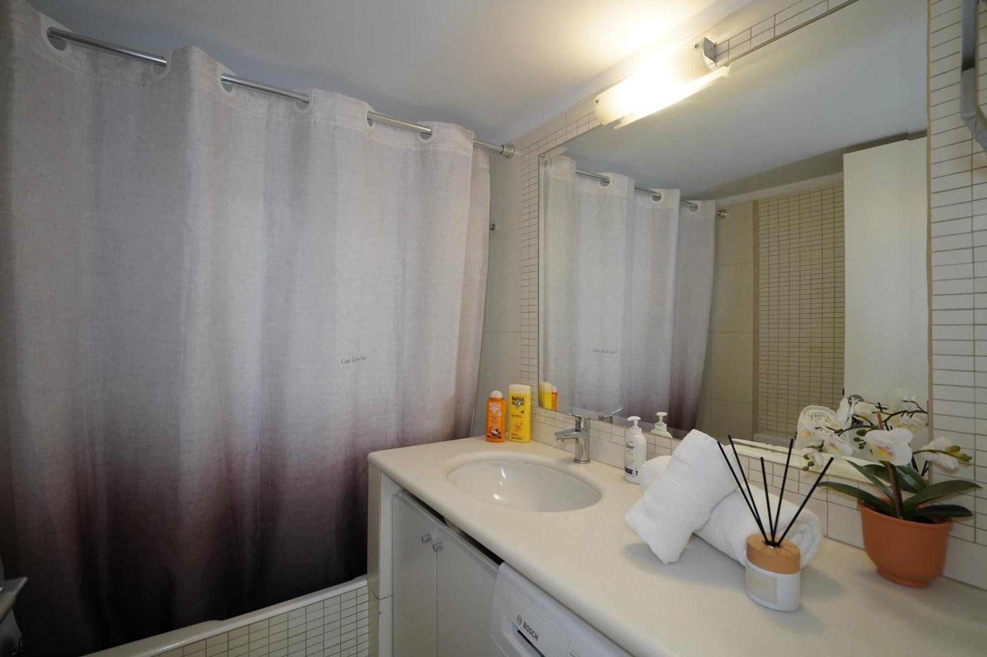 Garden Apartment Next To The Mall -Private Parking アテネ エクステリア 写真