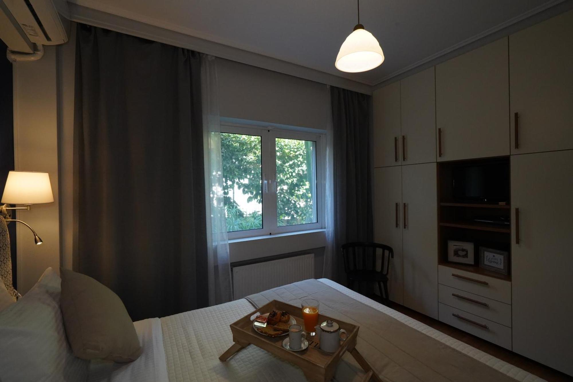 Garden Apartment Next To The Mall -Private Parking アテネ エクステリア 写真