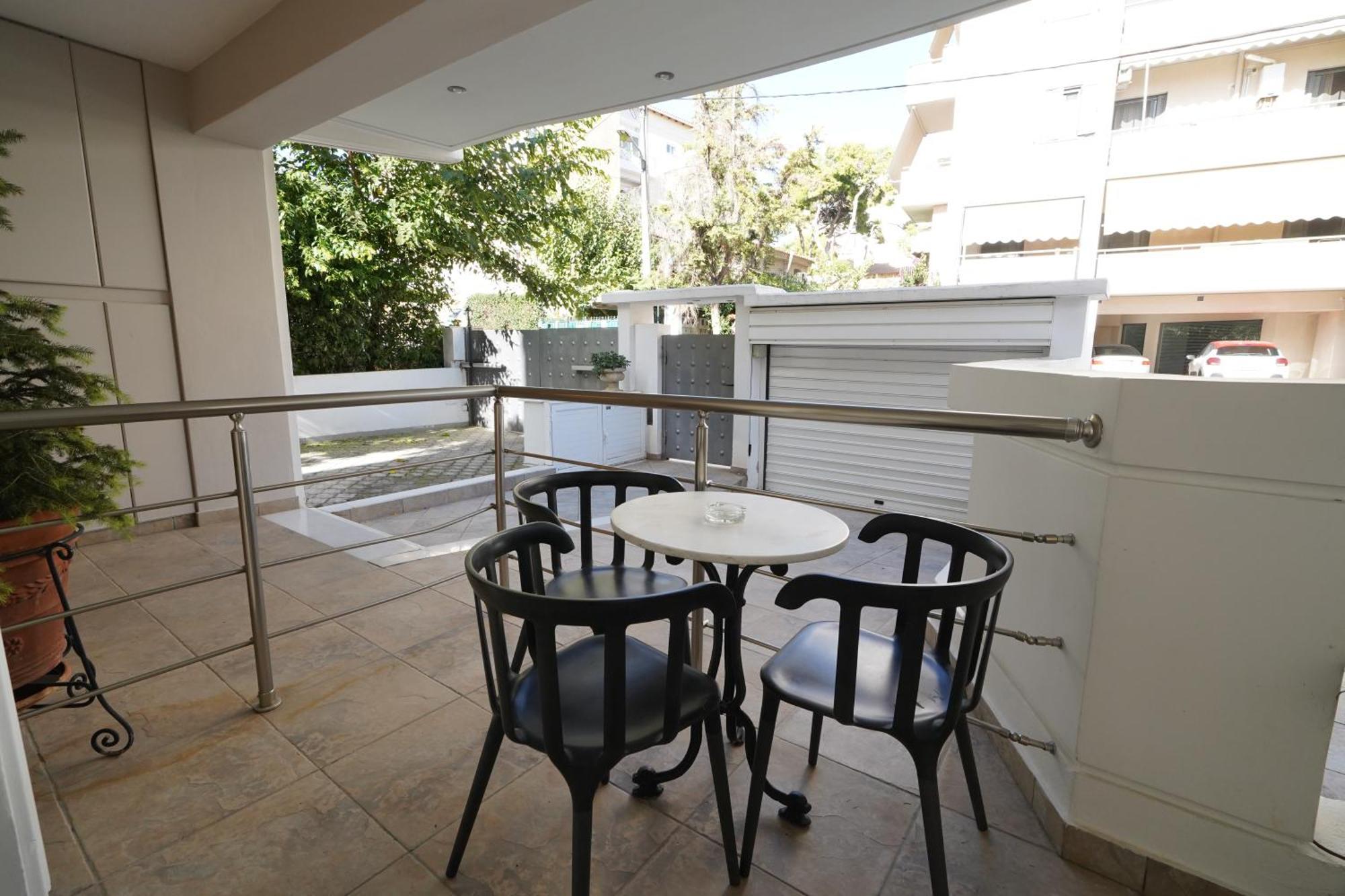 Garden Apartment Next To The Mall -Private Parking アテネ エクステリア 写真