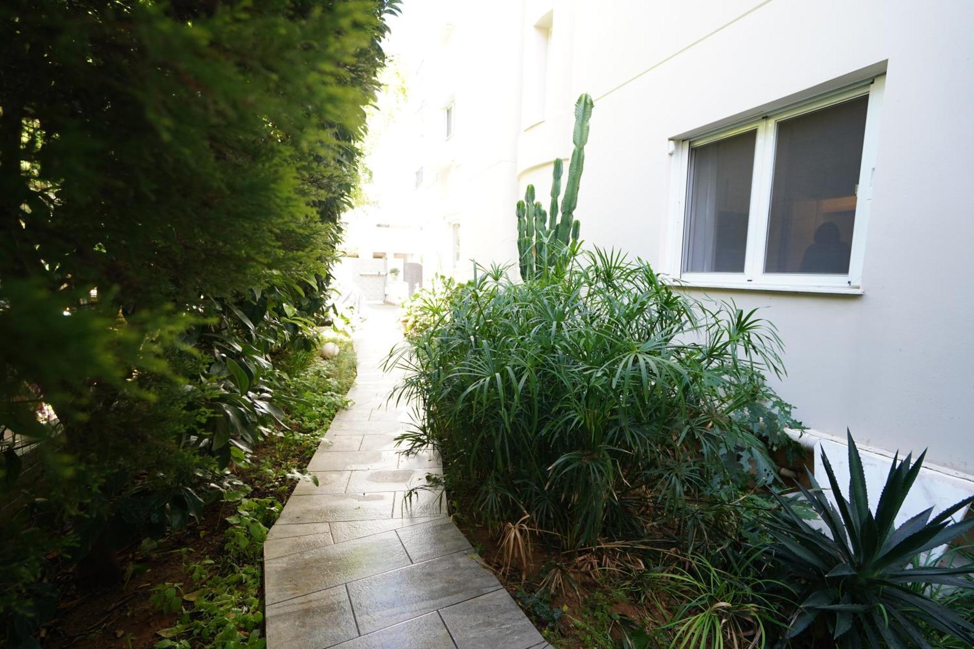 Garden Apartment Next To The Mall -Private Parking アテネ エクステリア 写真