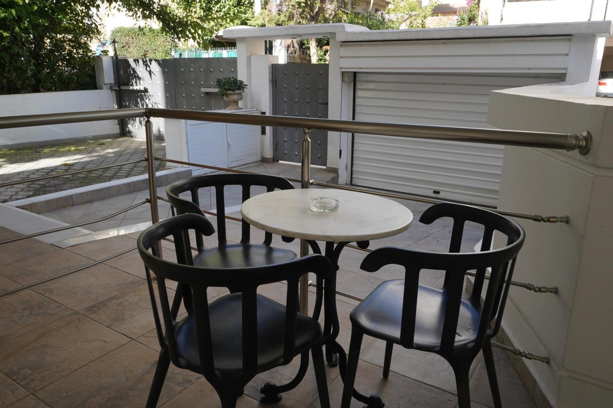 Garden Apartment Next To The Mall -Private Parking アテネ エクステリア 写真