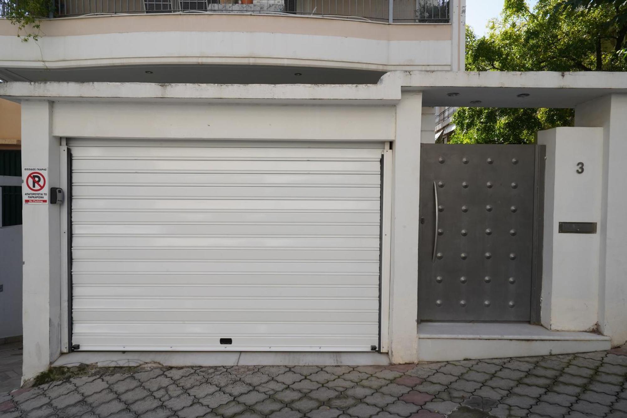 Garden Apartment Next To The Mall -Private Parking アテネ エクステリア 写真